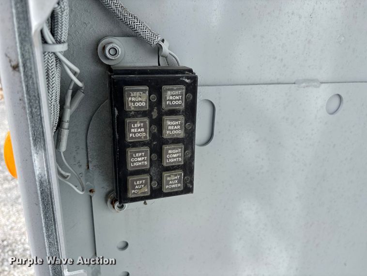 image for item EN5813 2012 IMT D0M1S3 J781688 service bed