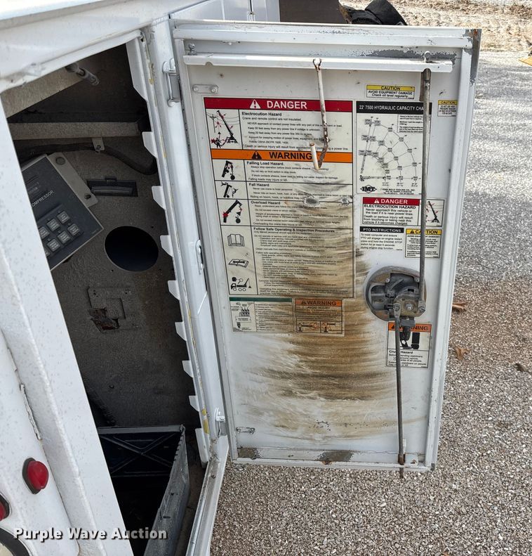 image for item EN5813 2012 IMT D0M1S3 J781688 service bed