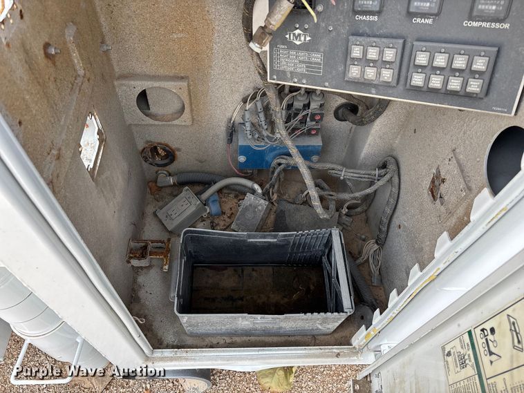 image for item EN5813 2012 IMT D0M1S3 J781688 service bed