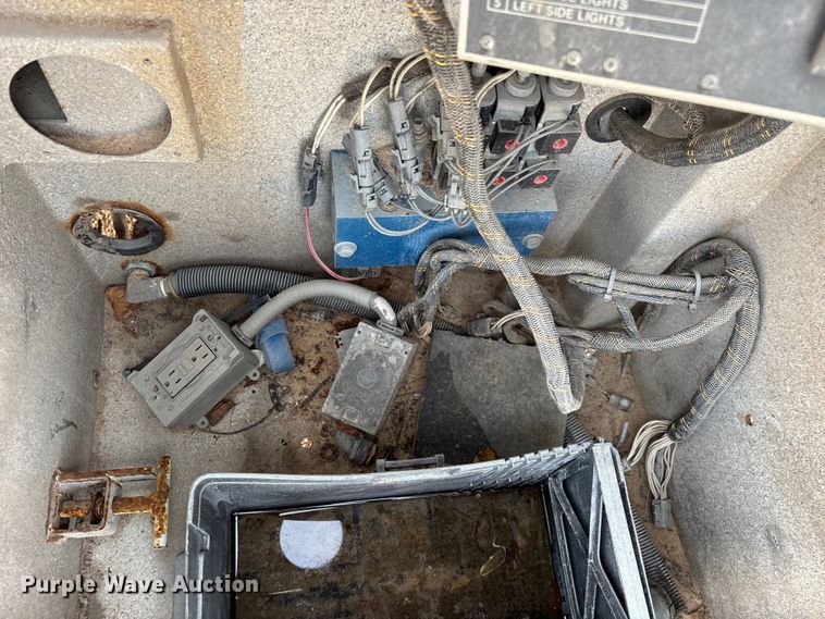 image for item EN5813 2012 IMT D0M1S3 J781688 service bed