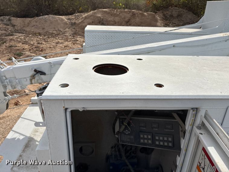 image for item EN5813 2012 IMT D0M1S3 J781688 service bed