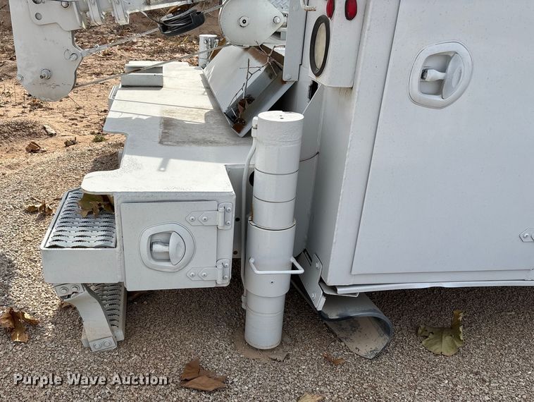 image for item EN5813 2012 IMT D0M1S3 J781688 service bed