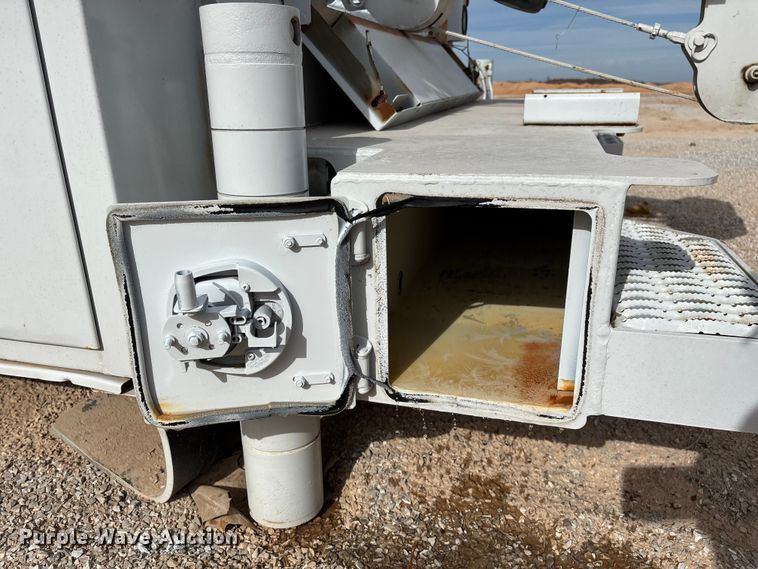 image for item EN5813 2012 IMT D0M1S3 J781688 service bed