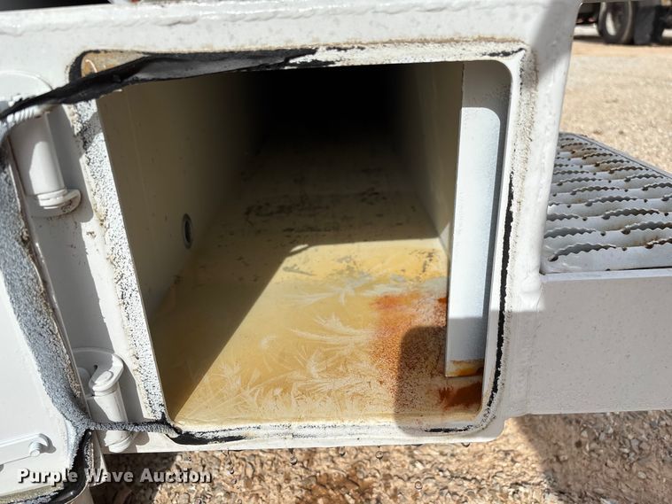 image for item EN5813 2012 IMT D0M1S3 J781688 service bed