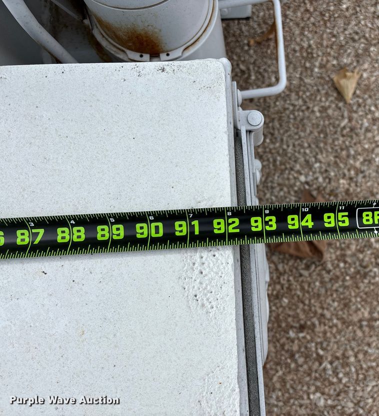 image for item EN5813 2012 IMT D0M1S3 J781688 service bed