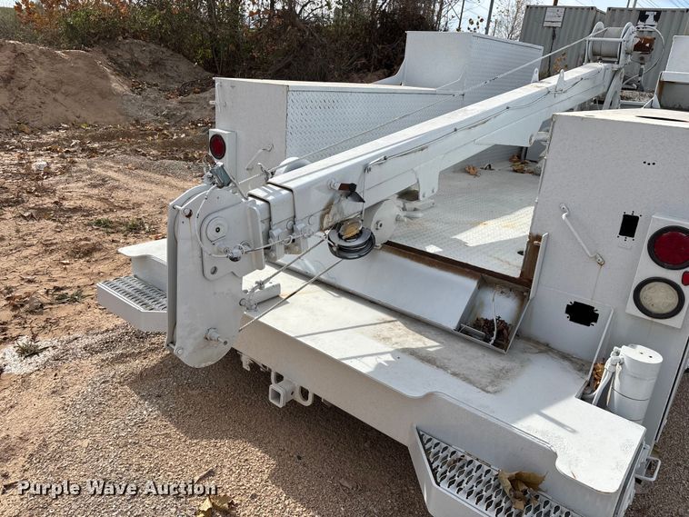 image for item EN5813 2012 IMT D0M1S3 J781688 service bed