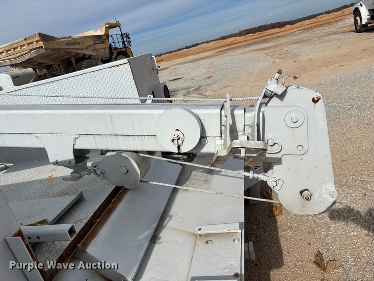 image for item EN5813 2012 IMT D0M1S3 J781688 service bed