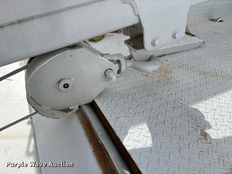 image for item EN5813 2012 IMT D0M1S3 J781688 service bed