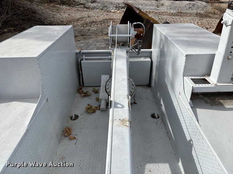 image for item EN5813 2012 IMT D0M1S3 J781688 service bed