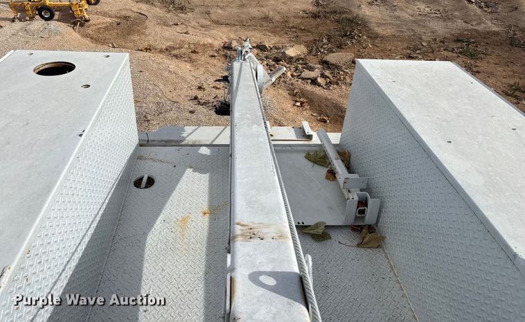 image for item EN5813 2012 IMT D0M1S3 J781688 service bed