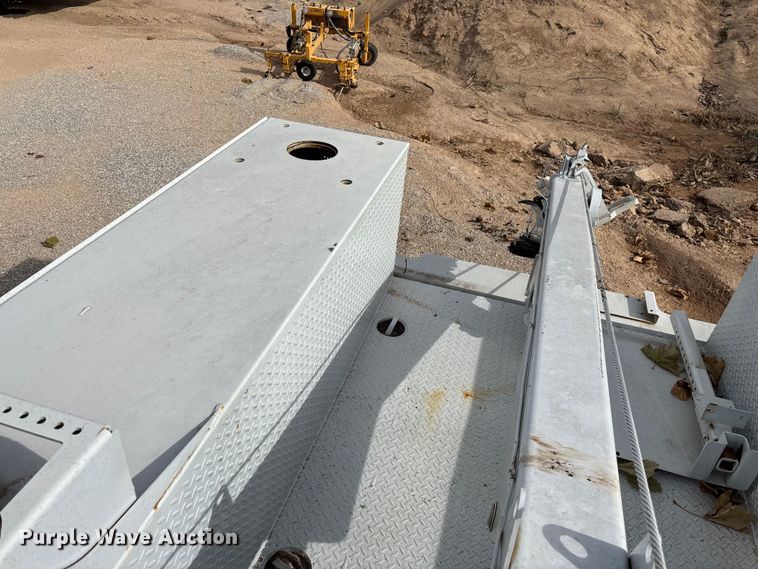 image for item EN5813 2012 IMT D0M1S3 J781688 service bed