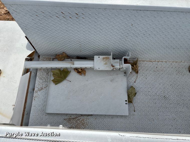 image for item EN5813 2012 IMT D0M1S3 J781688 service bed