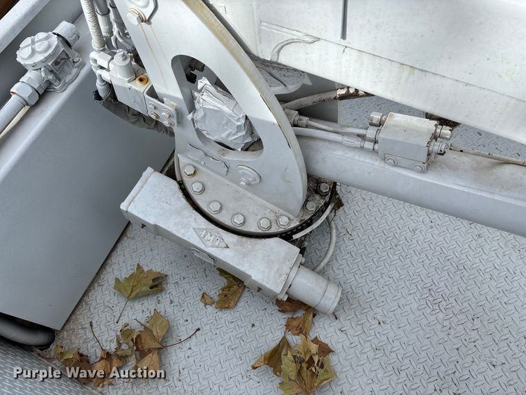 image for item EN5813 2012 IMT D0M1S3 J781688 service bed