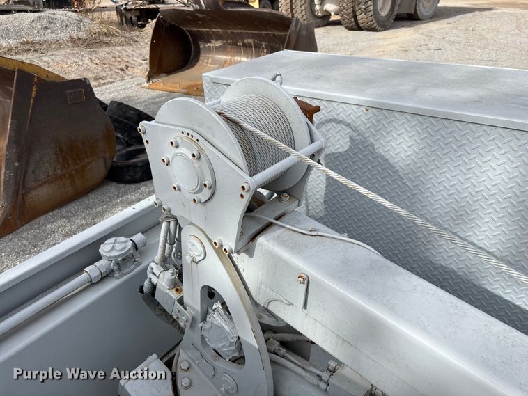 image for item EN5813 2012 IMT D0M1S3 J781688 service bed