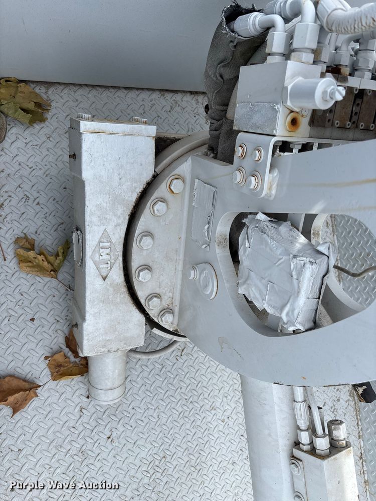 image for item EN5813 2012 IMT D0M1S3 J781688 service bed