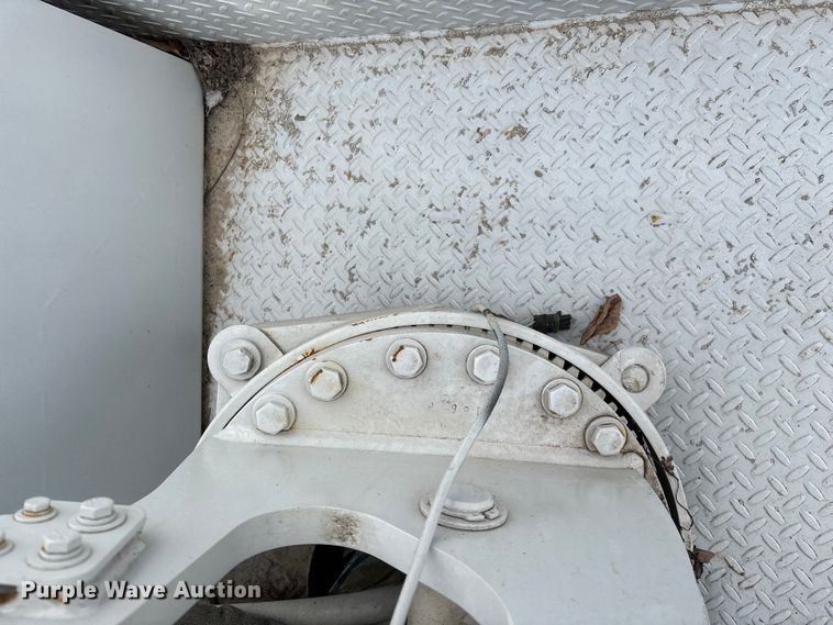 image for item EN5813 2012 IMT D0M1S3 J781688 service bed