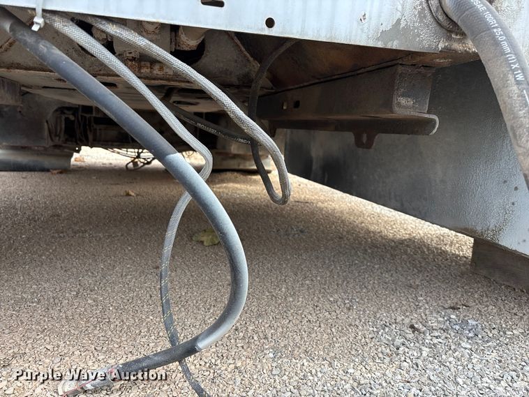 image for item EN5813 2012 IMT D0M1S3 J781688 service bed