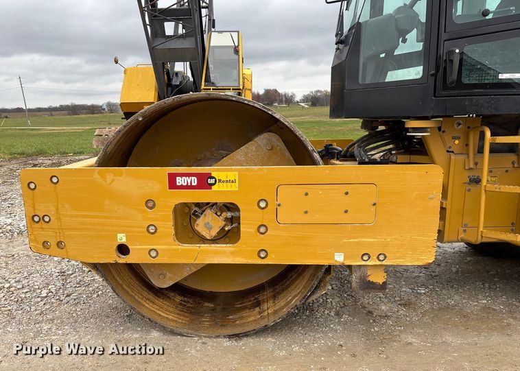 image for item EN5843 2016 Caterpillar CS54B single drum roller