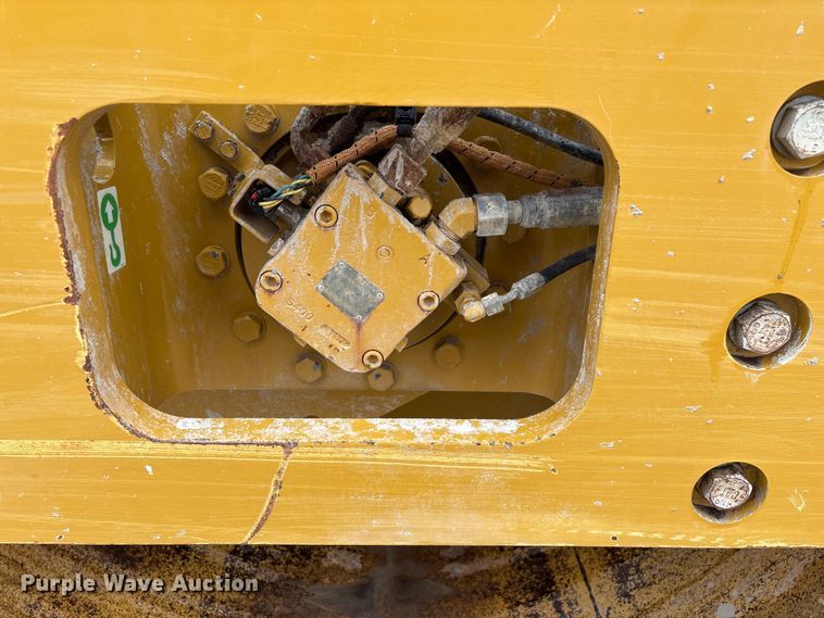 image for item EN5843 2016 Caterpillar CS54B single drum roller