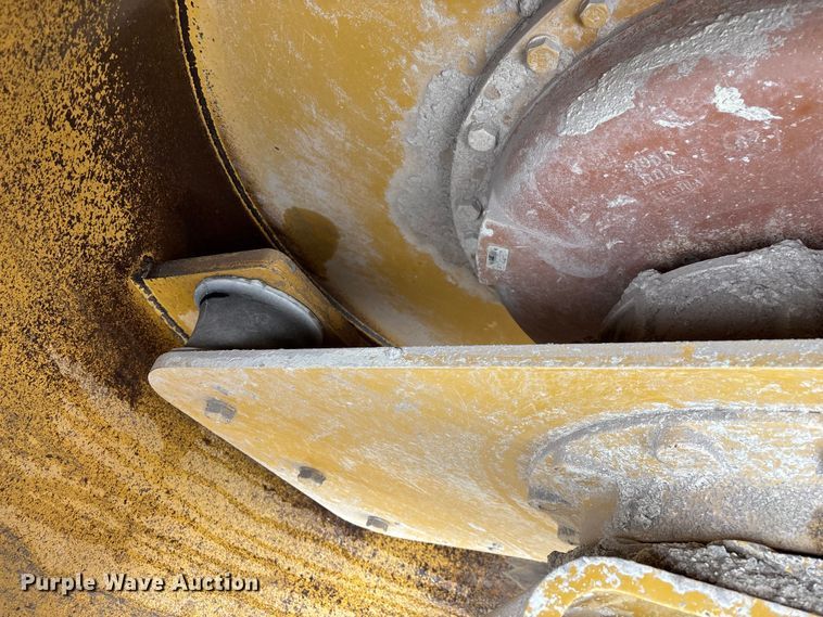 image for item EN5843 2016 Caterpillar CS54B single drum roller