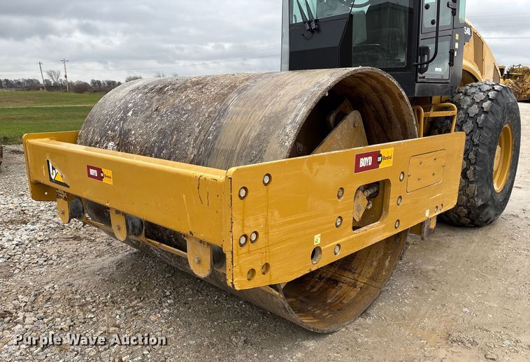 image for item EN5843 2016 Caterpillar CS54B single drum roller