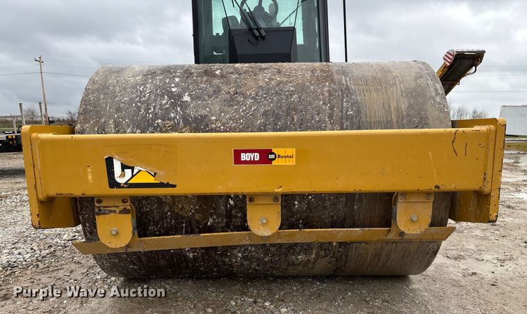 image for item EN5843 2016 Caterpillar CS54B single drum roller