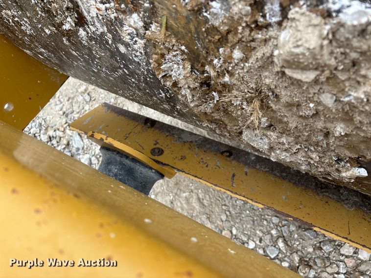 image for item EN5843 2016 Caterpillar CS54B single drum roller