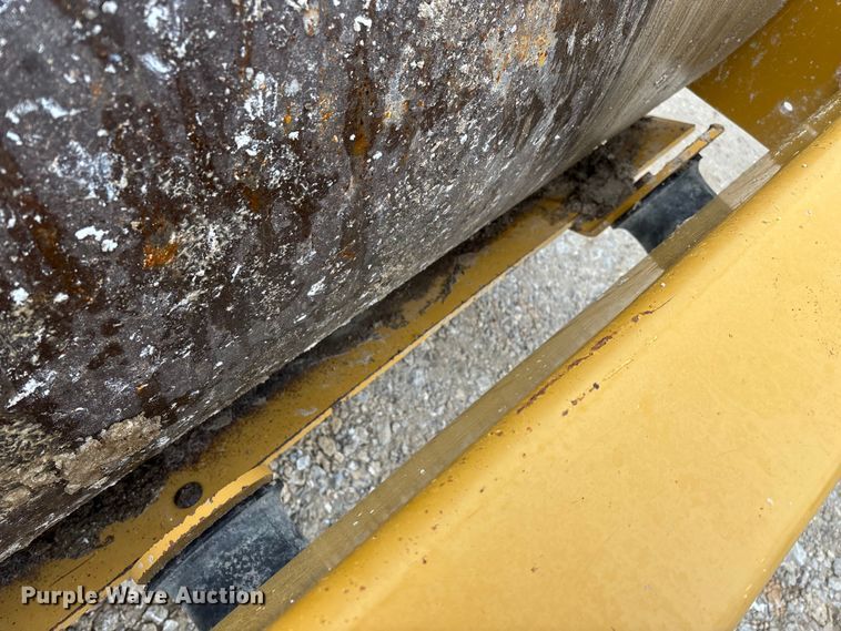 image for item EN5843 2016 Caterpillar CS54B single drum roller
