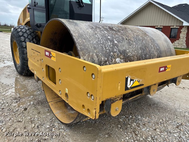 image for item EN5843 2016 Caterpillar CS54B single drum roller