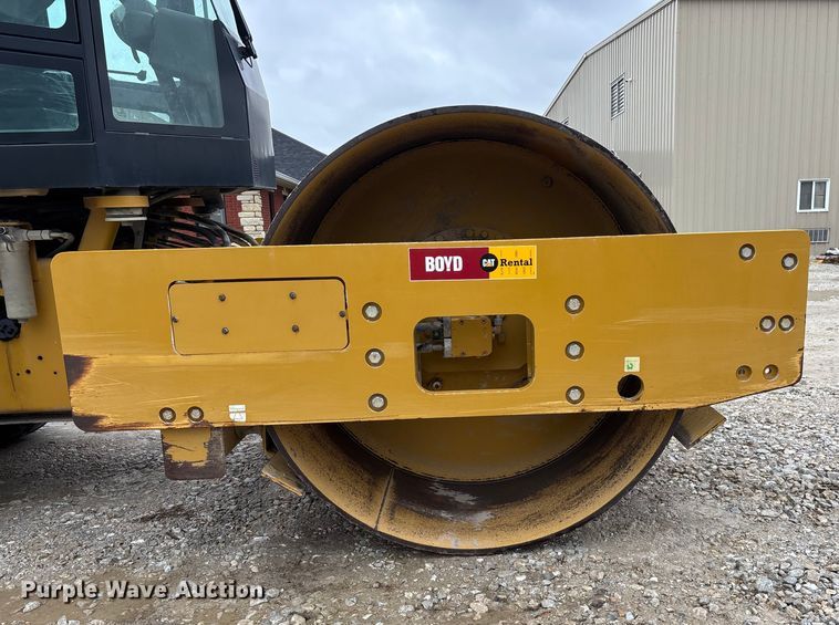 image for item EN5843 2016 Caterpillar CS54B single drum roller