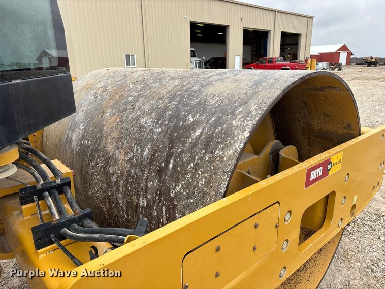 image for item EN5843 2016 Caterpillar CS54B single drum roller