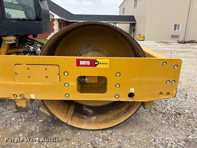 image for item EN5843 2016 Caterpillar CS54B single drum roller