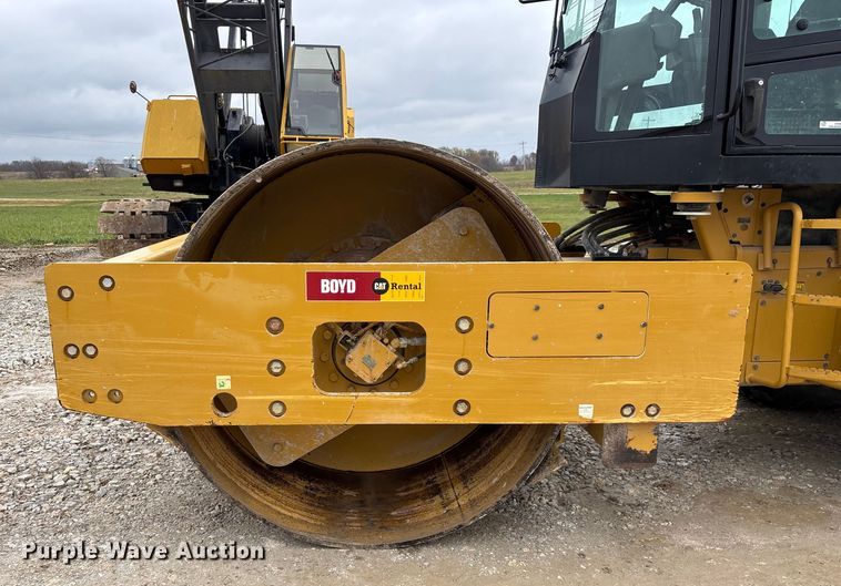 image for item EN5843 2016 Caterpillar CS54B single drum roller