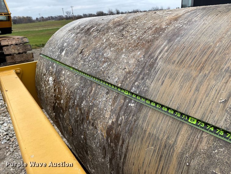 image for item EN5843 2016 Caterpillar CS54B single drum roller