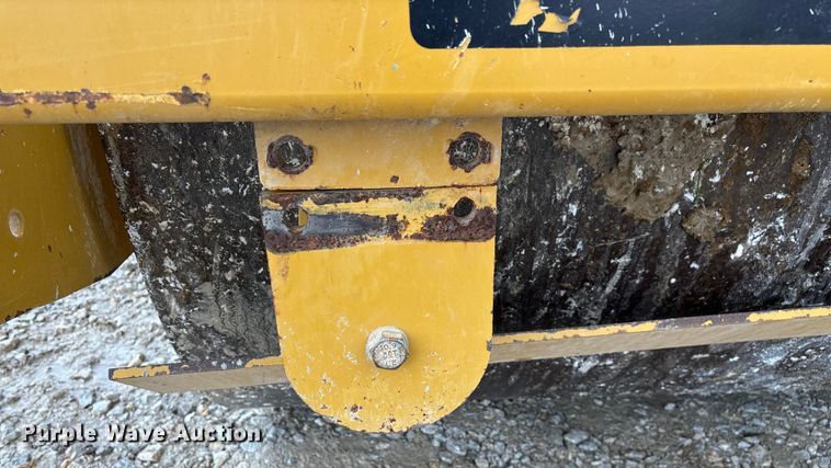 image for item EN5843 2016 Caterpillar CS54B single drum roller