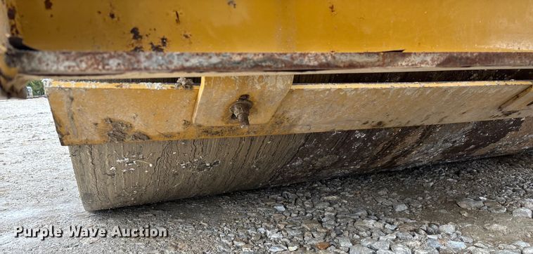 image for item EN5843 2016 Caterpillar CS54B single drum roller
