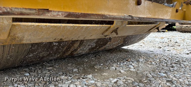 image for item EN5843 2016 Caterpillar CS54B single drum roller