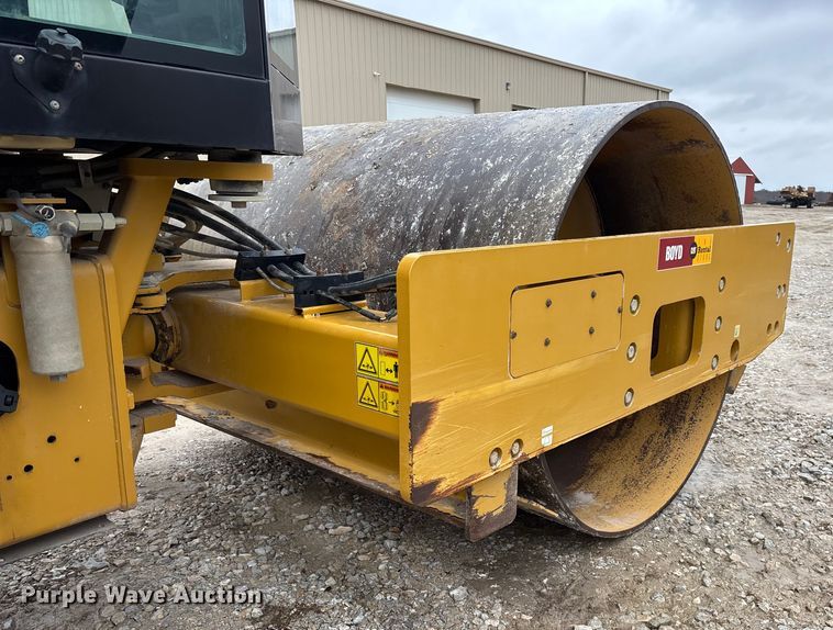 image for item EN5843 2016 Caterpillar CS54B single drum roller