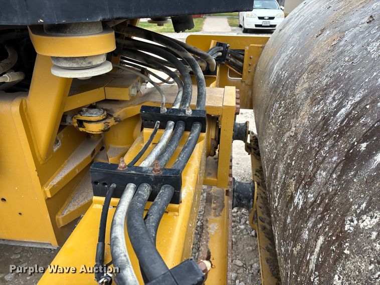 image for item EN5843 2016 Caterpillar CS54B single drum roller