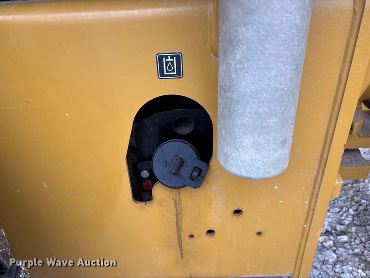 image for item EN5843 2016 Caterpillar CS54B single drum roller