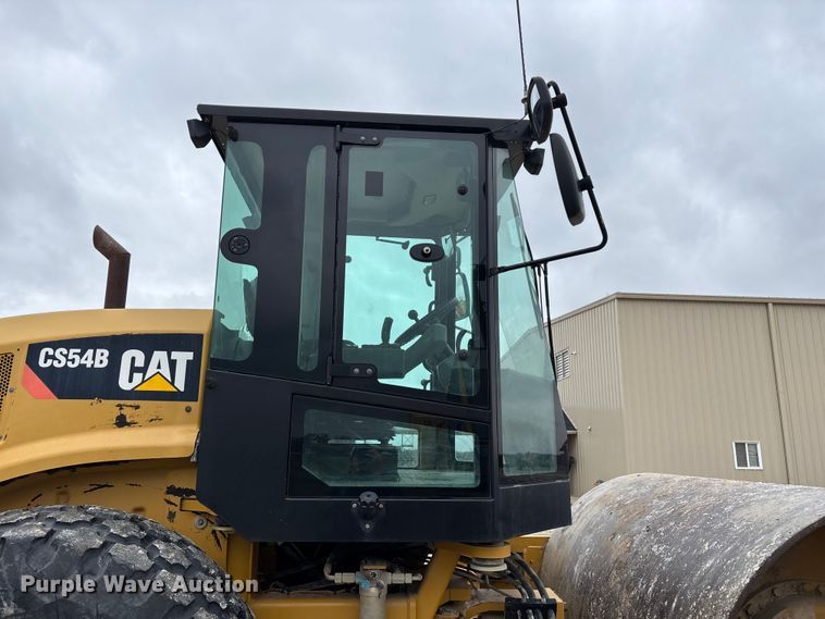 image for item EN5843 2016 Caterpillar CS54B single drum roller