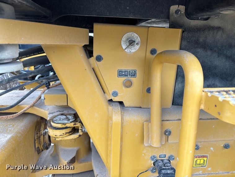 image for item EN5843 2016 Caterpillar CS54B single drum roller