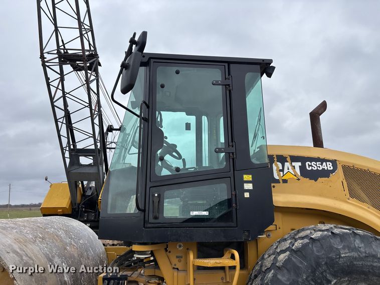 image for item EN5843 2016 Caterpillar CS54B single drum roller