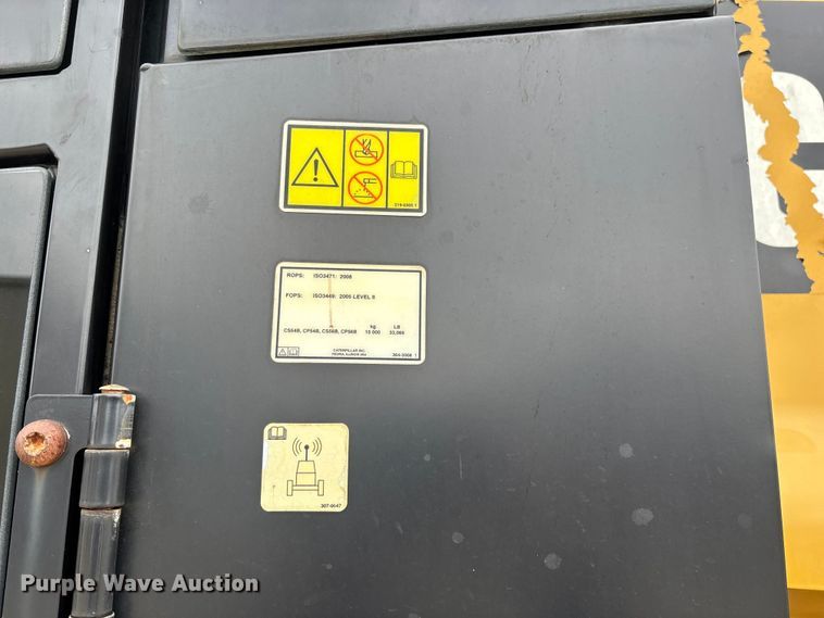 image for item EN5843 2016 Caterpillar CS54B single drum roller