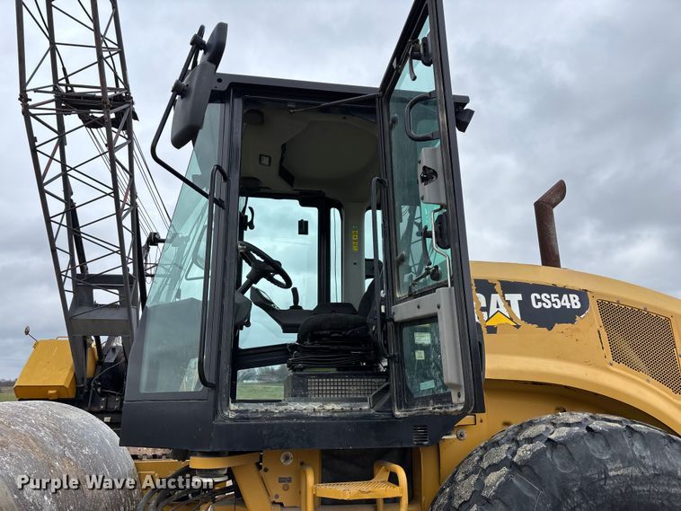 image for item EN5843 2016 Caterpillar CS54B single drum roller