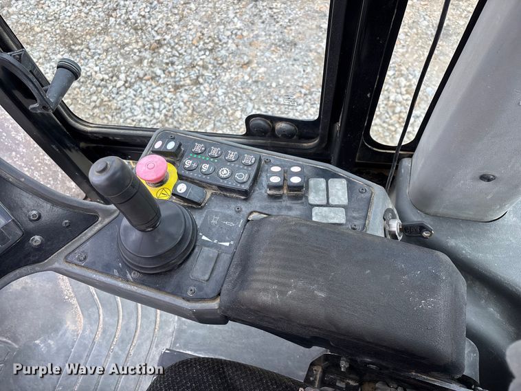 image for item EN5843 2016 Caterpillar CS54B single drum roller