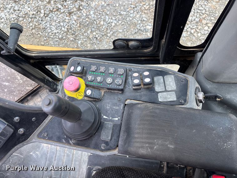 image for item EN5843 2016 Caterpillar CS54B single drum roller