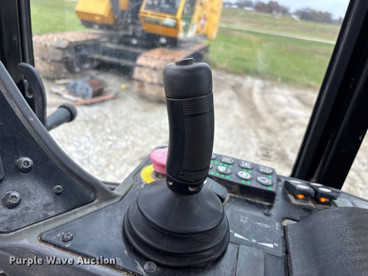 image for item EN5843 2016 Caterpillar CS54B single drum roller