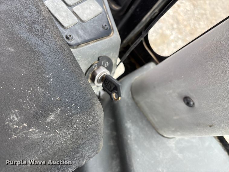 image for item EN5843 2016 Caterpillar CS54B single drum roller