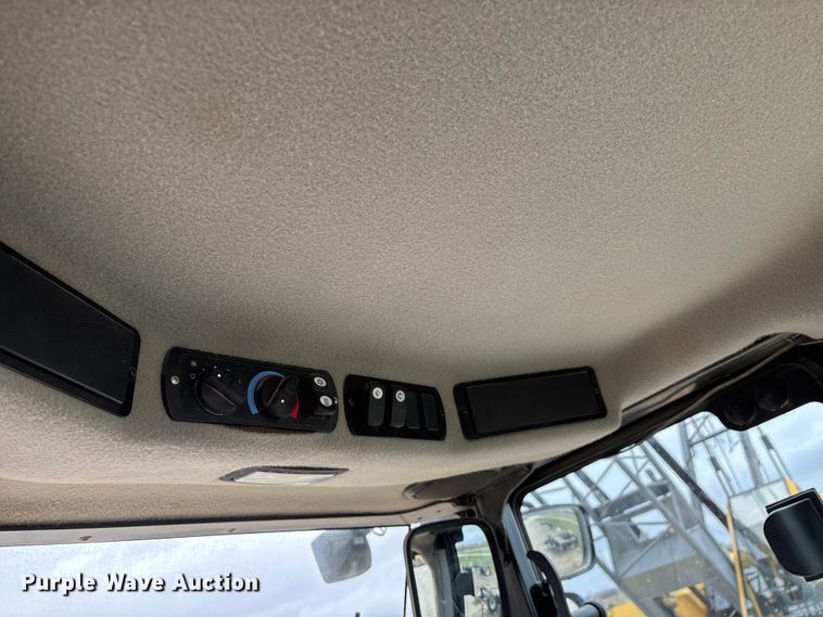 image for item EN5843 2016 Caterpillar CS54B single drum roller